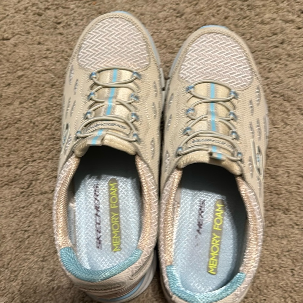 Beige slip on sketchers memory foam 8 1/2